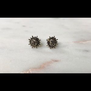 Sun face stud earings